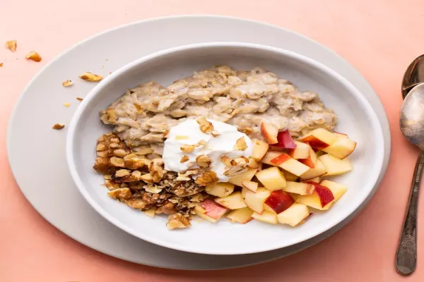 Oatmeal with Fruit & Nuts